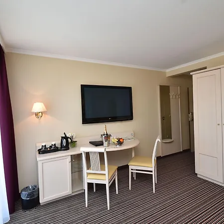 Airport - Der Valk 4*