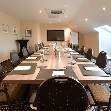 Hotel Airport - Der Valk 4*