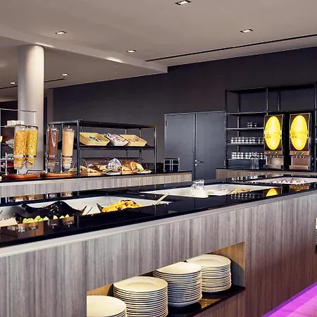 Hotel Airport - Der Valk 4*