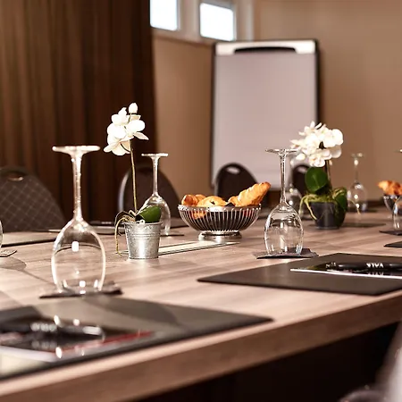 مطار - فان دير فالك 4*