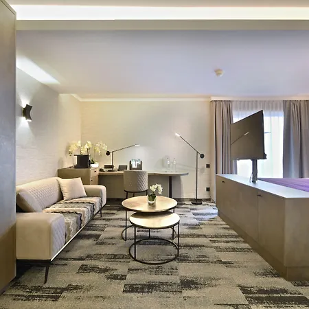 Hotel Airport - Der Valk 4*