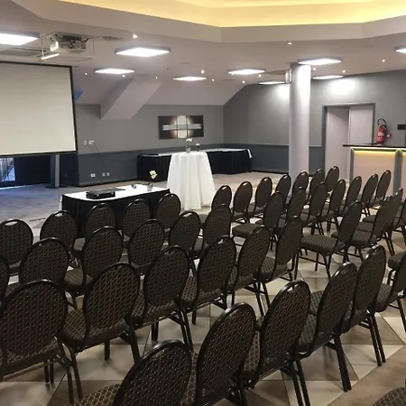 沙勒罗伊机场凡德瓦克酒店 4* 沙勒罗瓦