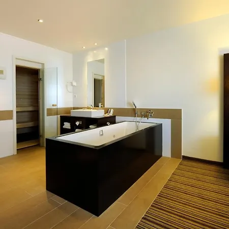 Hotel Airport - Der Valk 4*