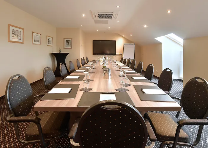 Hotel Airport - Der Valk 4*